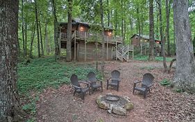 Serene Tanglewoods Cabin With Private Hot Tub!
